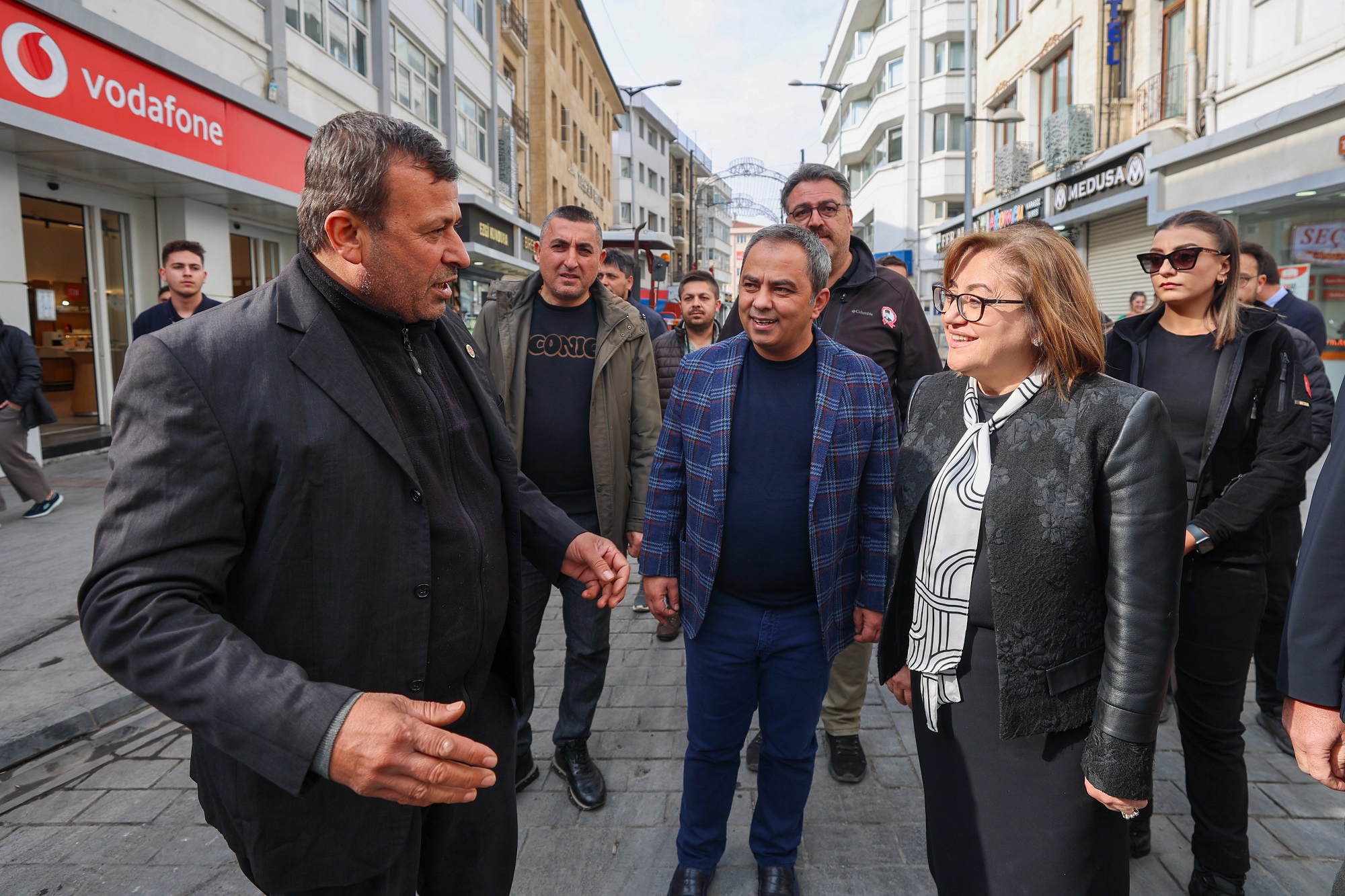 GAZİANTEP BÜYÜKŞEHİR’İN ÇALIŞMASIYLA KARAGÖZ-ESKİSARAY CADDELERİ YENİ ÇEHRESİNE KAVUŞUYOR