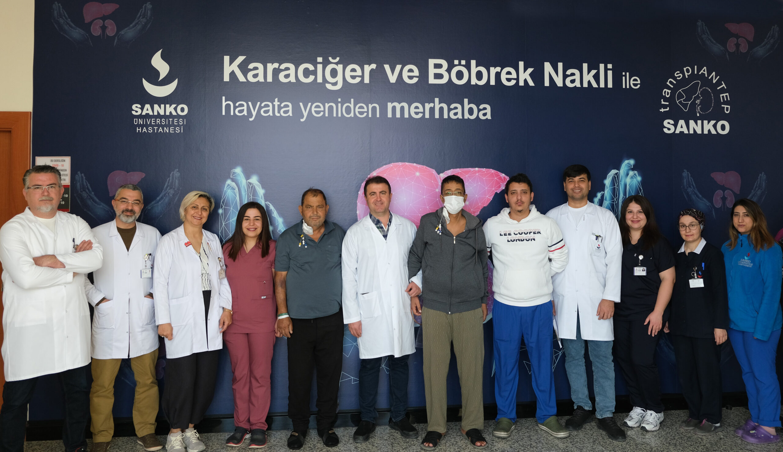 İKİ FARKLI ORGAN NAKLİ AMELİYATI EŞ ZAMANLI GERÇEKLEŞTİRİLDİ